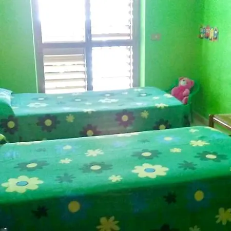 아파트 With 3 Bedrooms In With Balcony 700 M From The Beach