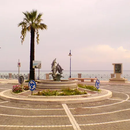 Apartment With 3 Bedrooms In With Balcony 700 M From The Beach