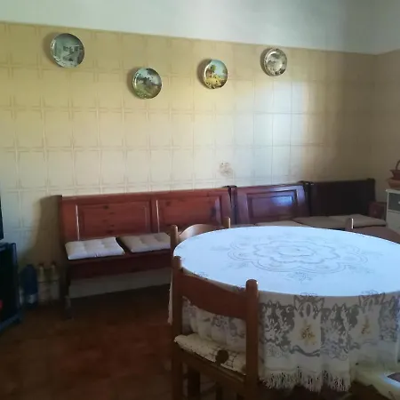 아파트 With 3 Bedrooms In With Balcony 700 M From The Beach 마리나디지오이사이오니카