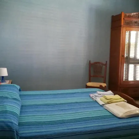 With 3 Bedrooms In With Balcony 700 M From The Beach *