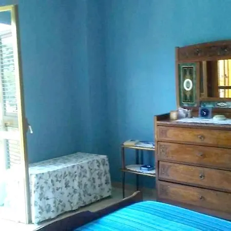 아파트 With 3 Bedrooms In With Balcony 700 M From The Beach