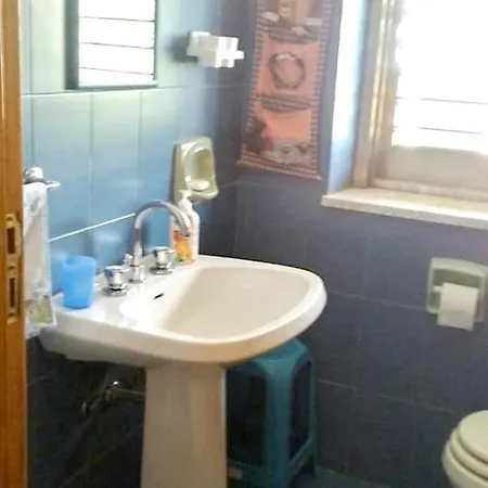 아파트 With 3 Bedrooms In With Balcony 700 M From The Beach 마리나디지오이사이오니카