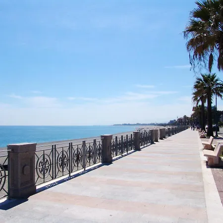 With 3 Bedrooms In With Balcony 700 M From The Beach 아파트