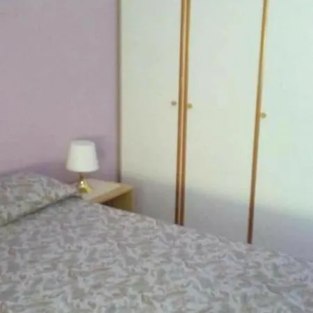 With 3 Bedrooms In With Balcony 700 M From The Beach 마리나디지오이사이오니카