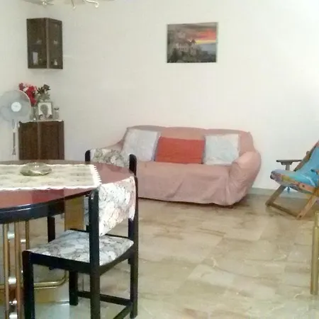 With 3 Bedrooms In With Balcony 700 M From The Beach Apartment *