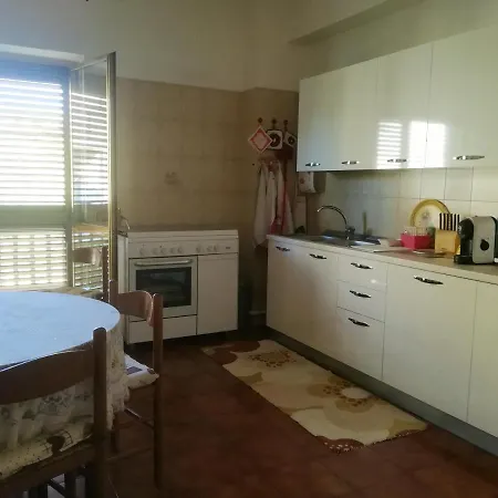 With 3 Bedrooms In With Balcony 700 M From The Beach Apartment *