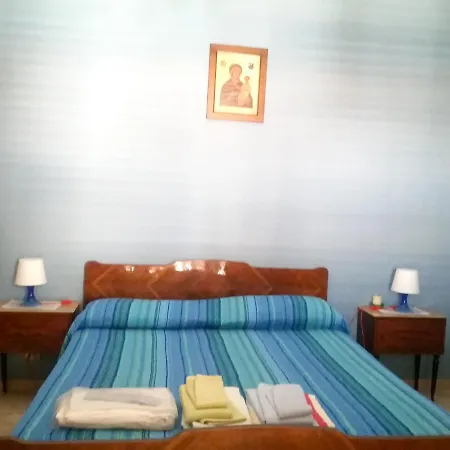 With 3 Bedrooms In With Balcony 700 M From The Beach *